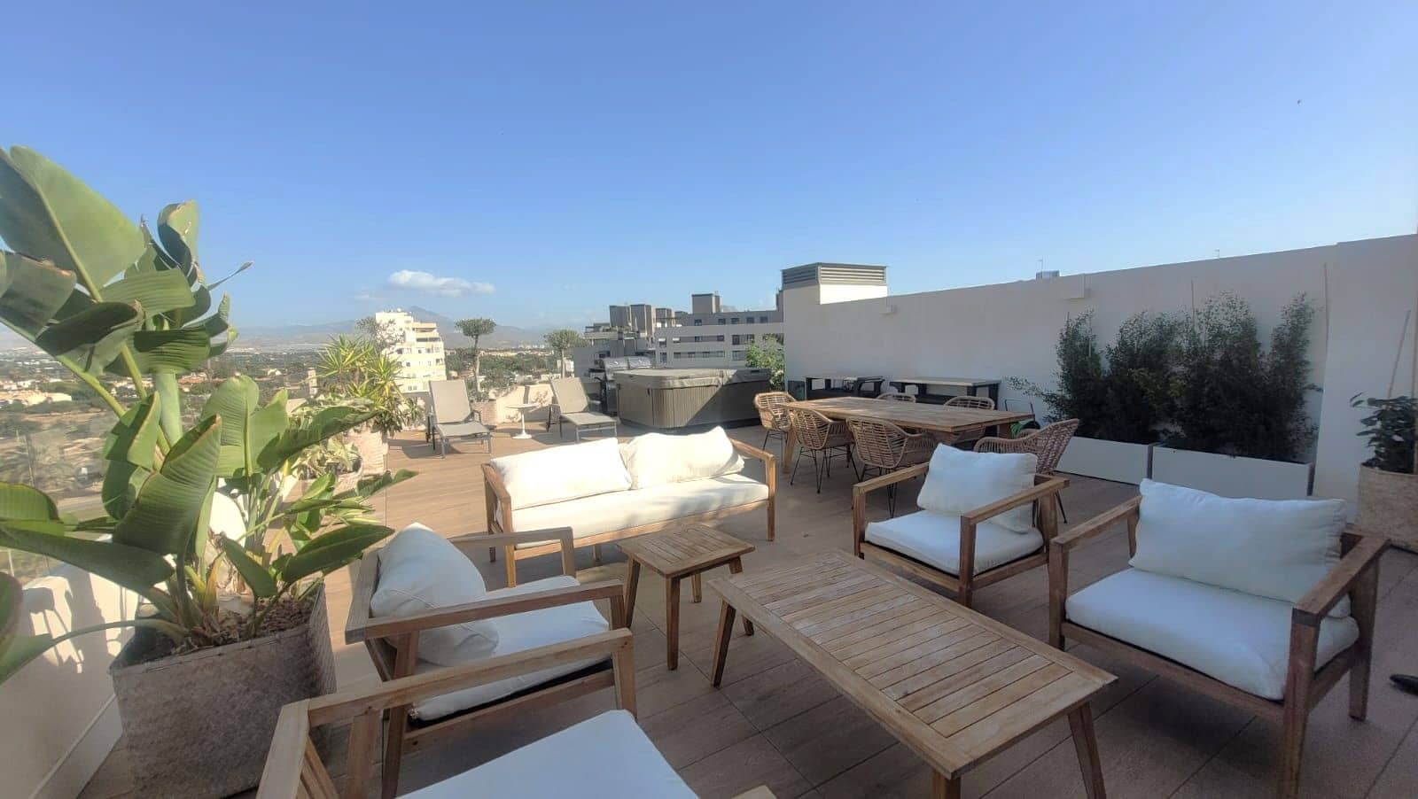 Ático de 3 habitaciones en Alicante / Alacant ciudad en venta con piscina garaje - 950.000 € (Ref: 9604636)