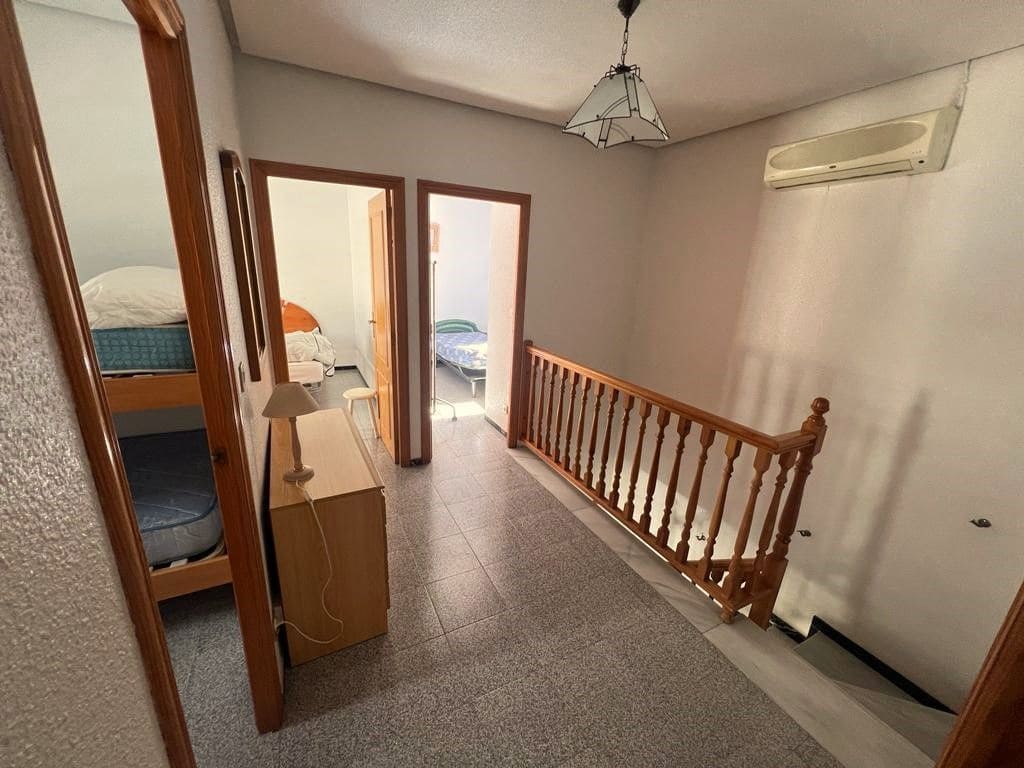 4 makuuhuone Omakotitalo myytävänä paikassa Santa Pola - 290 000 € (Ref: 9625372)