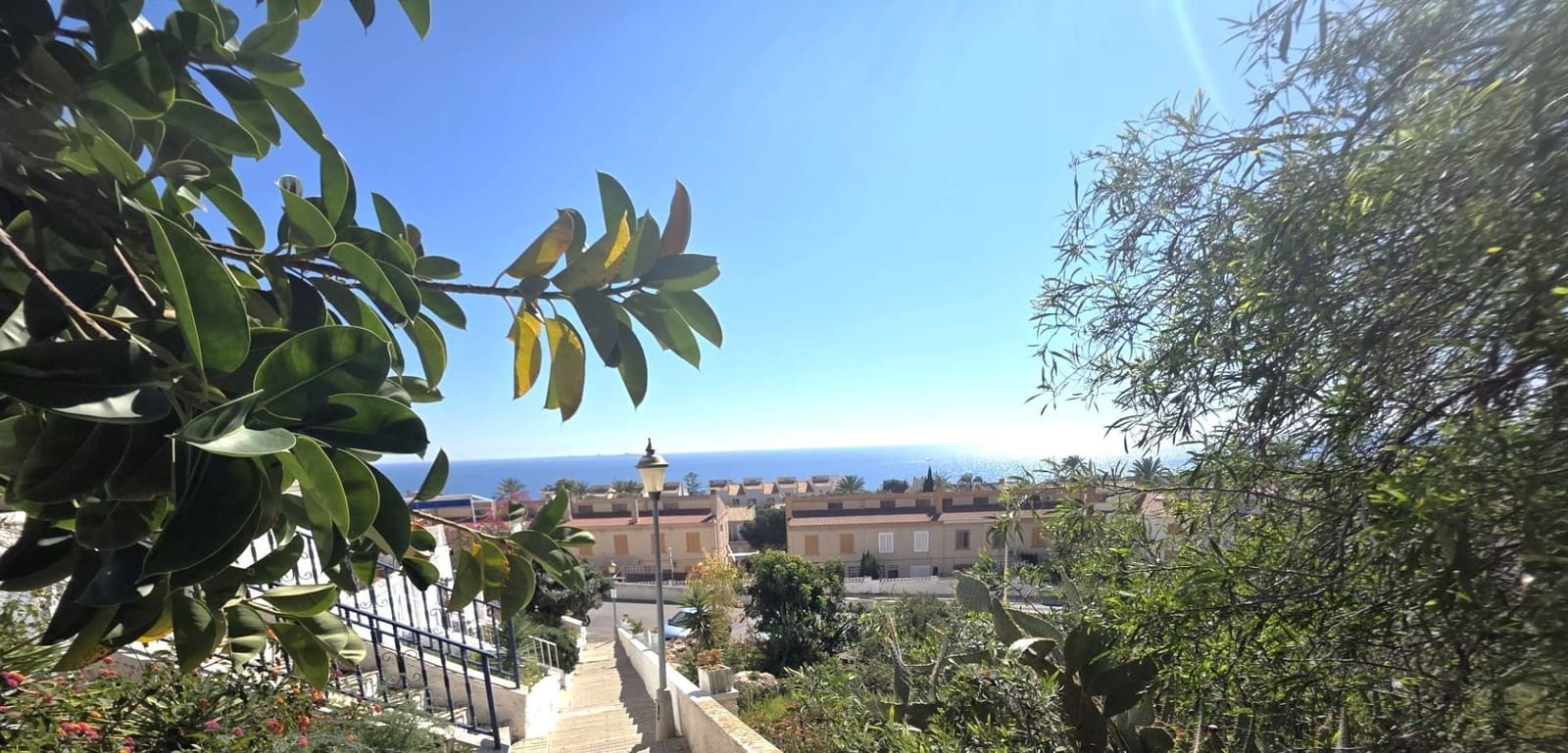 2 slaapkamer Halfvrijstaande villa te koop in Santa Pola met garage - € 199.000 (Ref: 9637189)