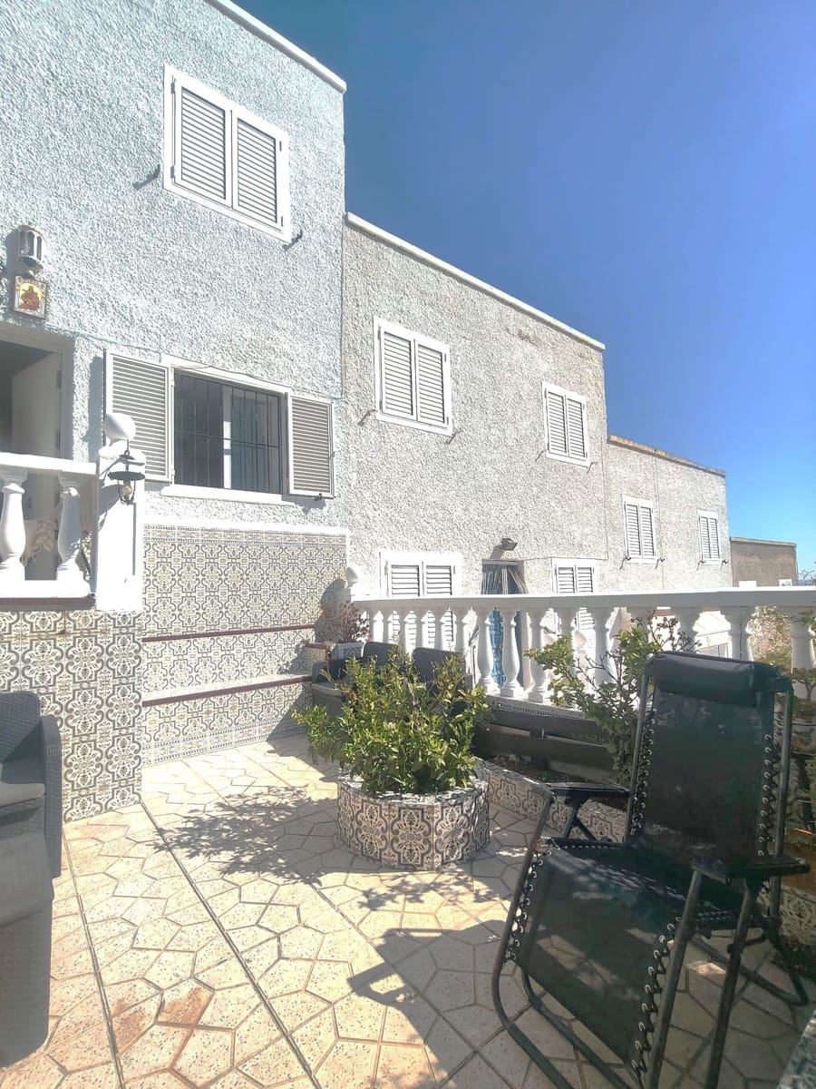 2 slaapkamer Halfvrijstaande villa te koop in Santa Pola met garage - € 199.000 (Ref: 9637189)