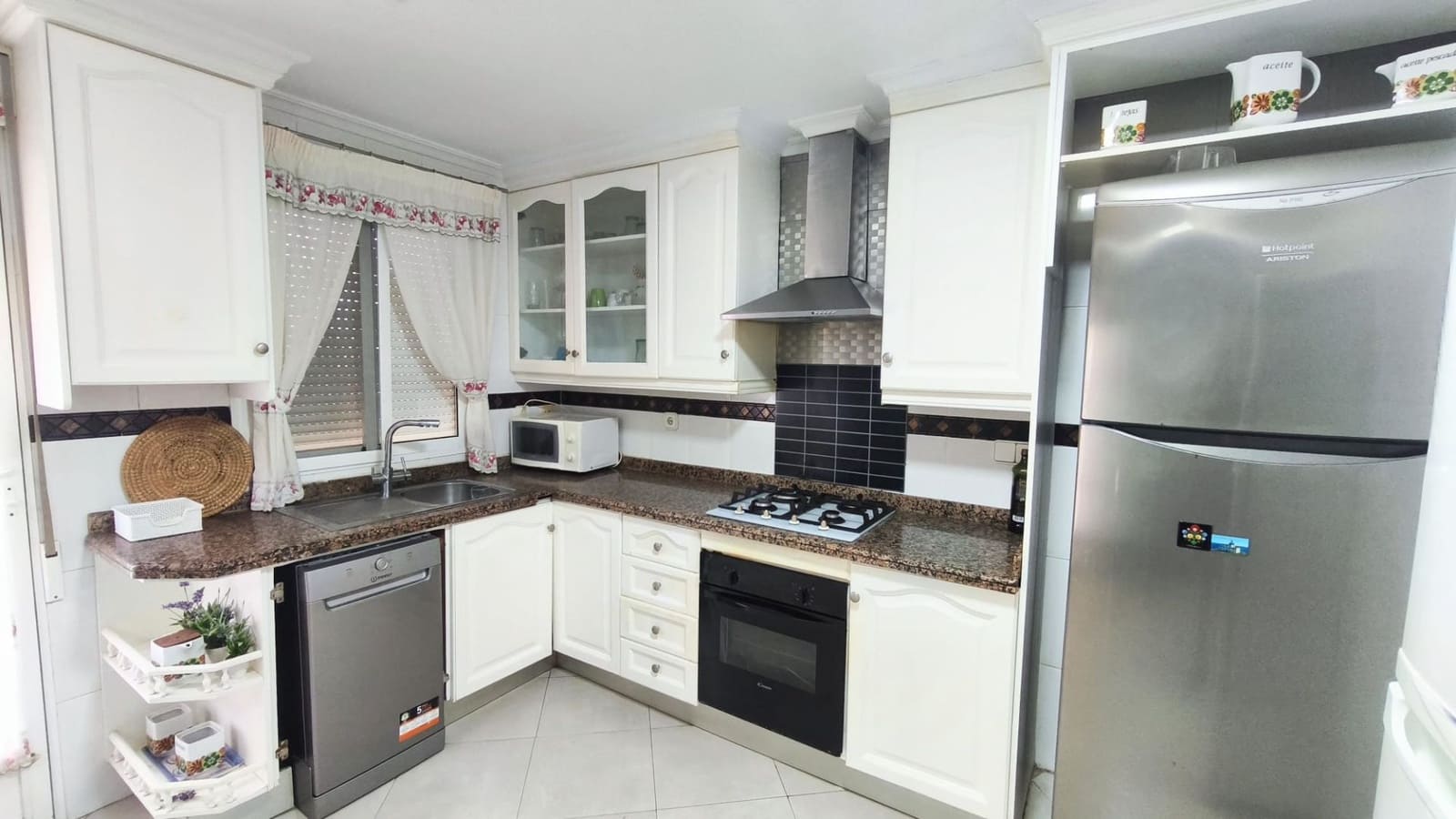 4 bedroom Semi-detached Villa for sale in Santa Pola with garage - € 420,000 (Ref: 9721375)