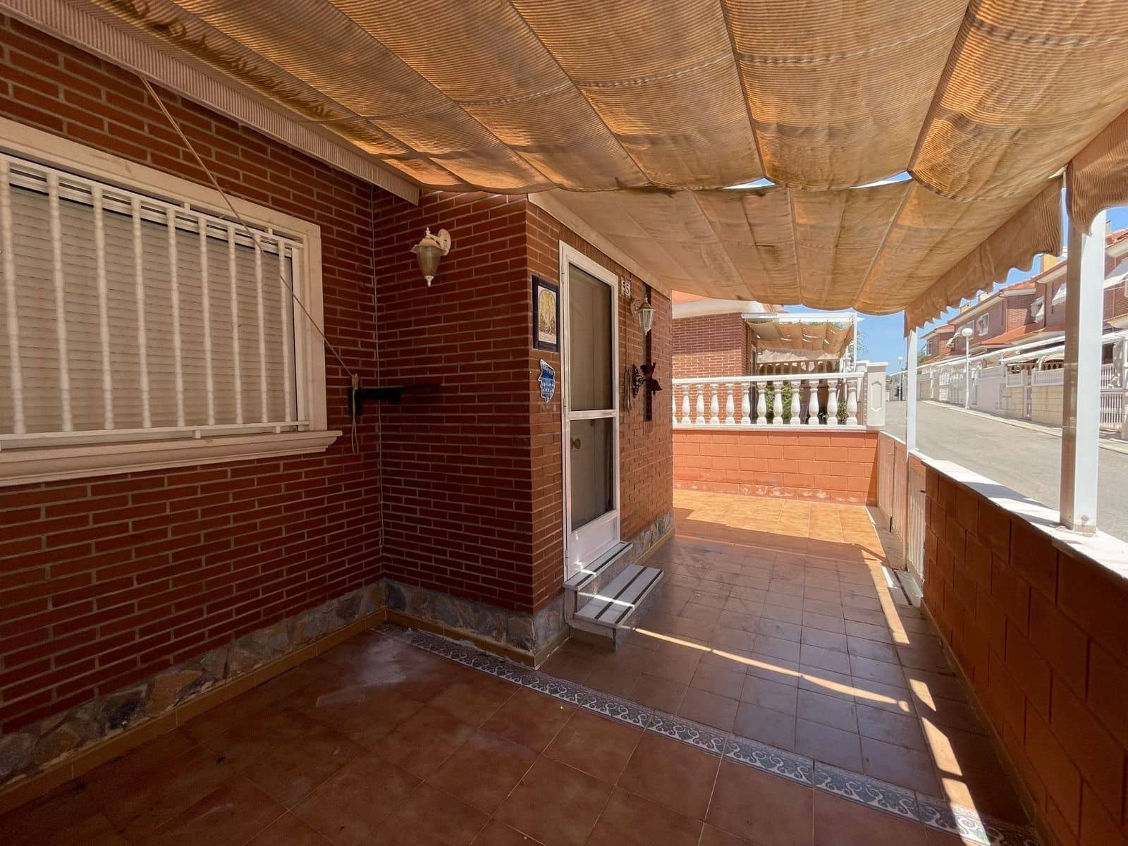 4 soveværelse Villa til salg i Santa Pola med swimmingpool garage - € 215.000 (Ref: 9731718)