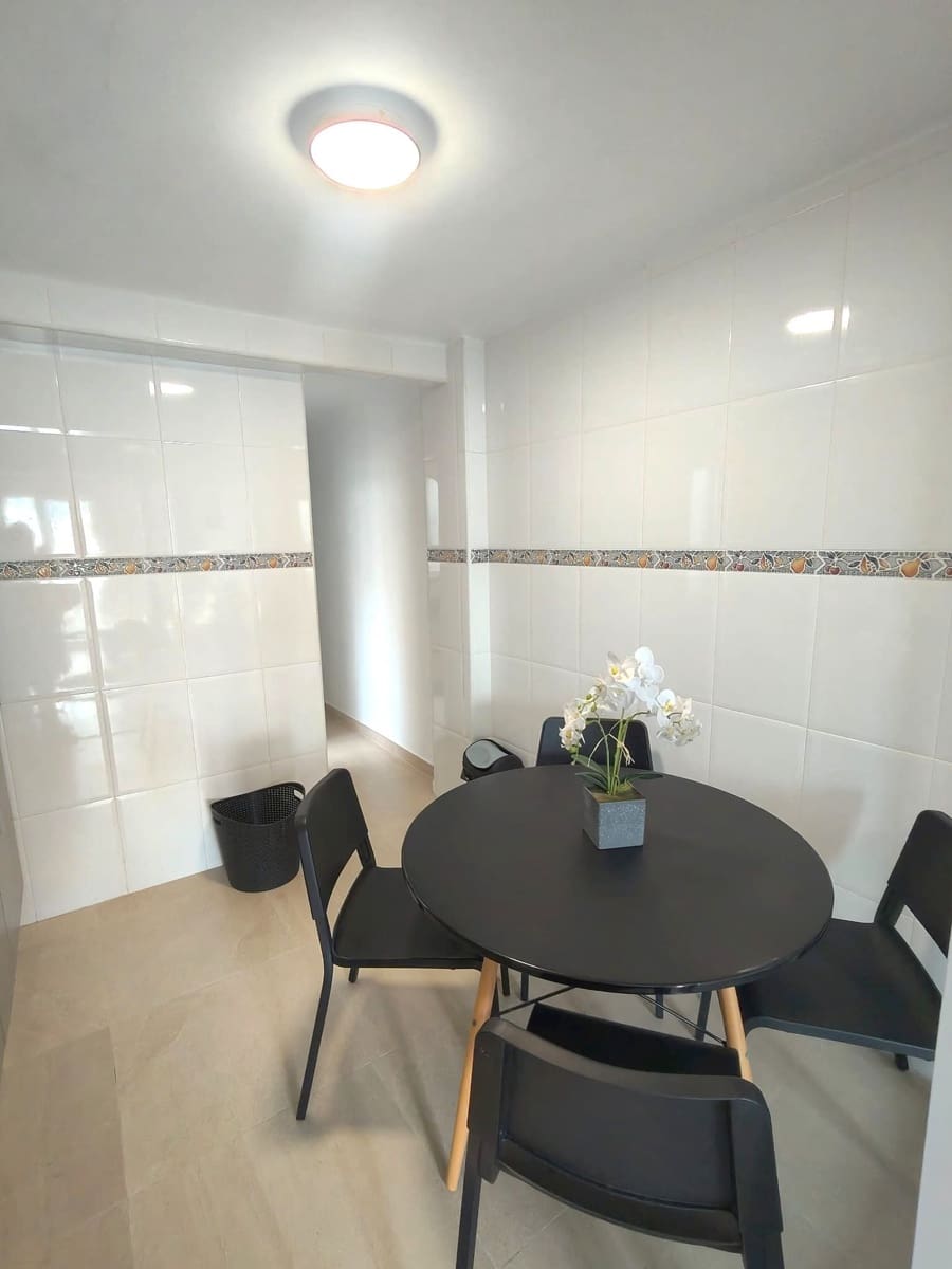 3 bedroom Apartment for rent in Santa Pola - € 800 (Ref: 9758561)