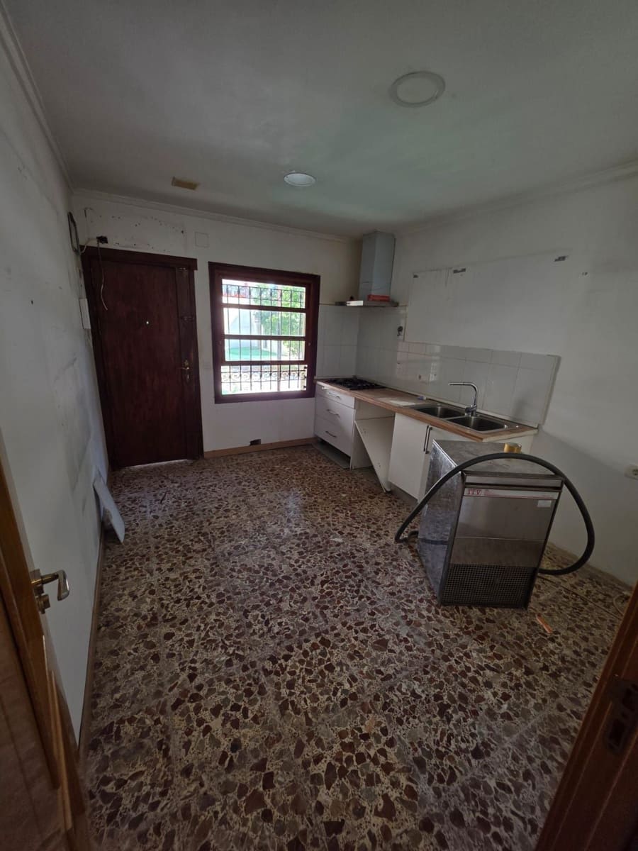 6 bedroom Villa for sale in Santa Pola - € 750,000 (Ref: 9819965)