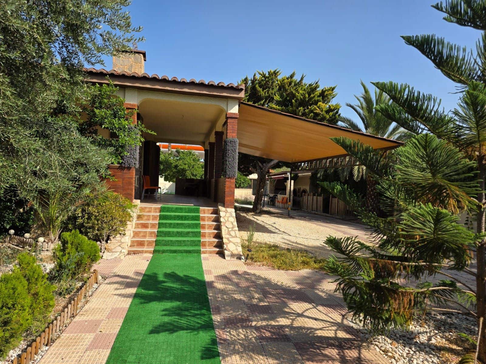 6 bedroom Villa for sale in Santa Pola - € 750,000 (Ref: 9819965)