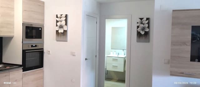 2 slaapkamer Appartement te huur in Torrevieja met zwembad garage - € 800 (Ref: 9912631)