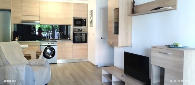 2 slaapkamer Appartement te huur in Torrevieja met zwembad garage - € 800 (Ref: 9912631)