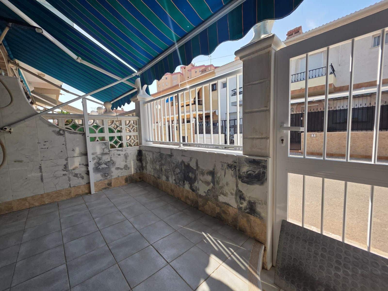 2 soveværelse Bungalow til leje i Santa Pola - € 700 (Ref: 9928846)