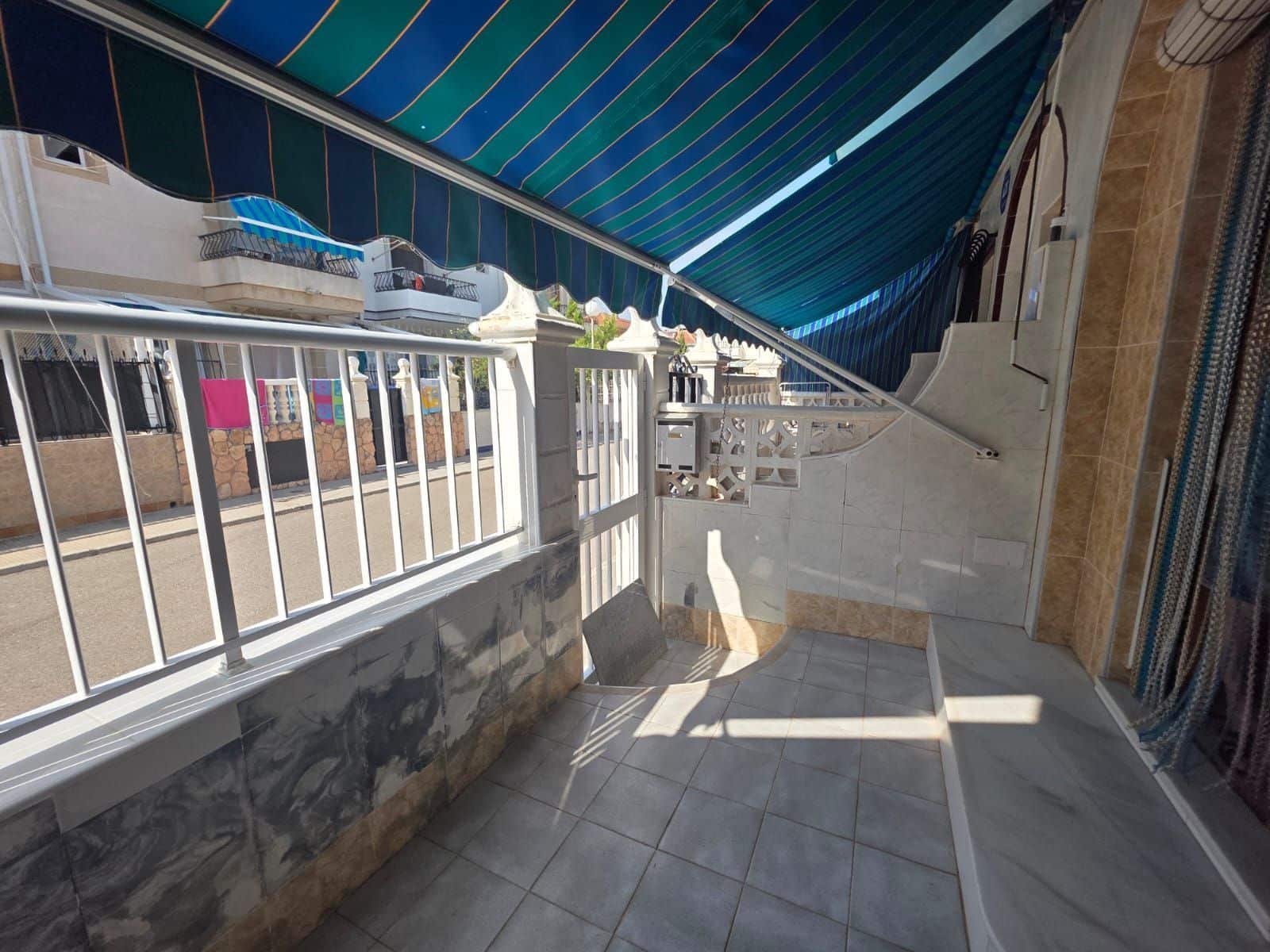 2 soveværelse Bungalow til leje i Santa Pola - € 700 (Ref: 9928846)