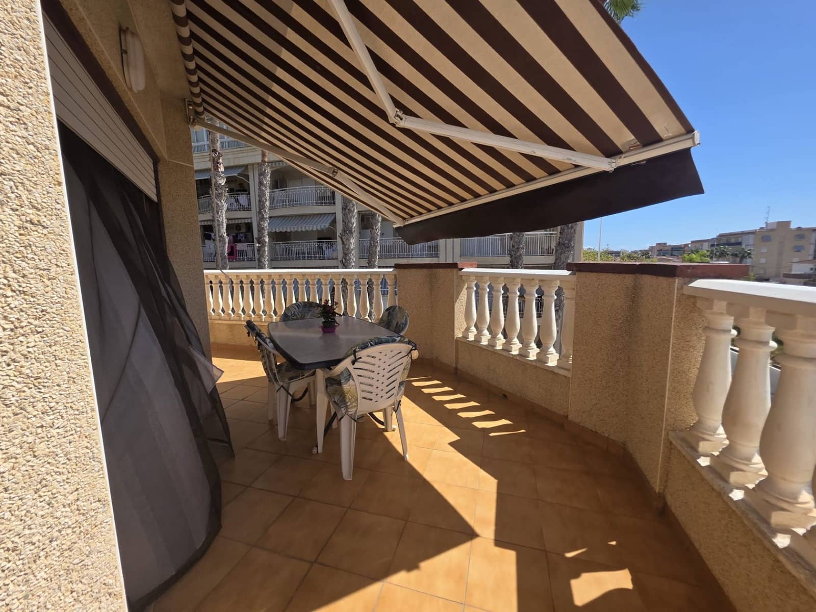 3 sovrum Lägenhet att hyra i Santa Pola - 800 € (Ref: 9966225)