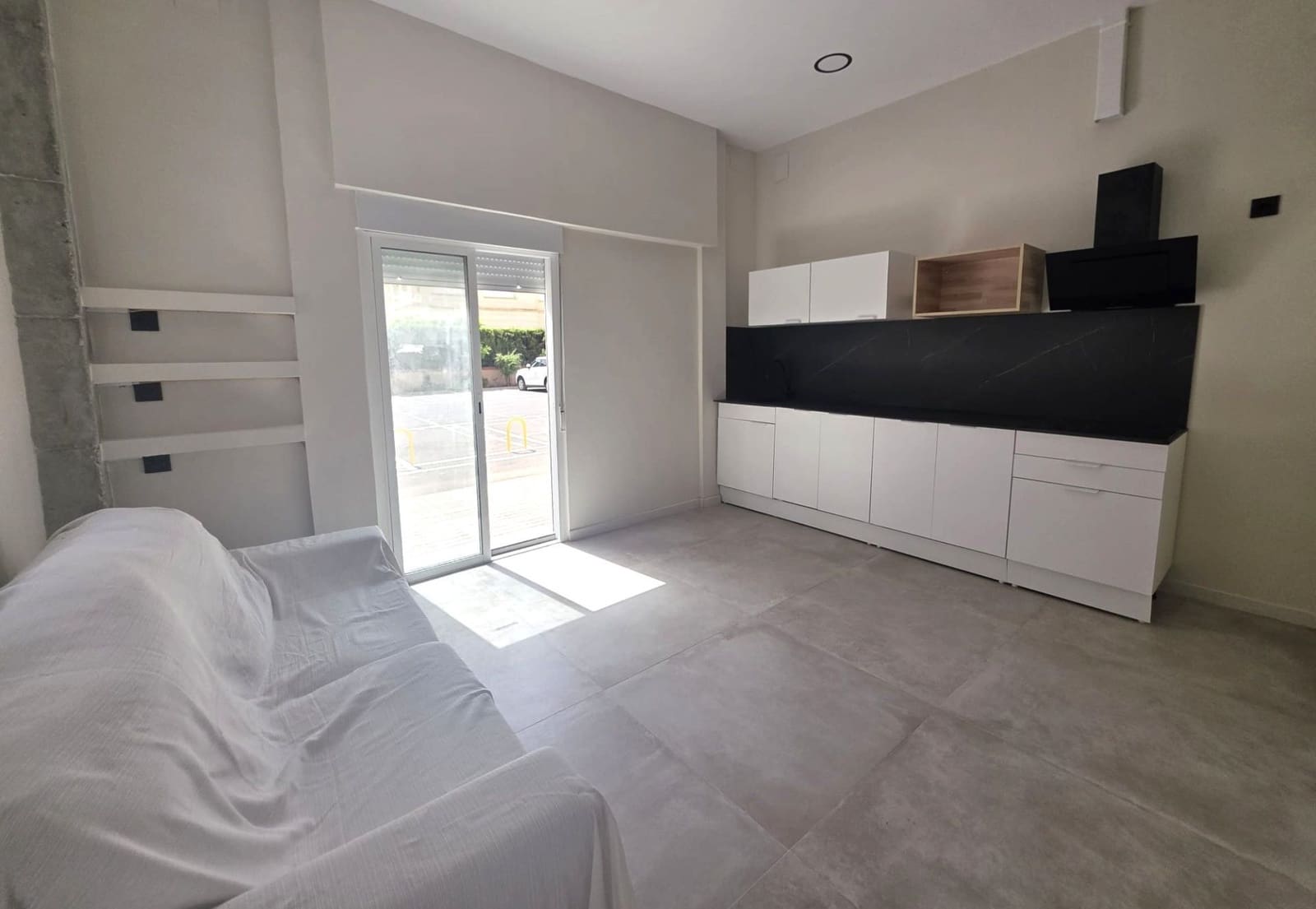 1 bedroom Commercial for sale in Santa Pola with garage - € 149,000 (Ref: 9966226)