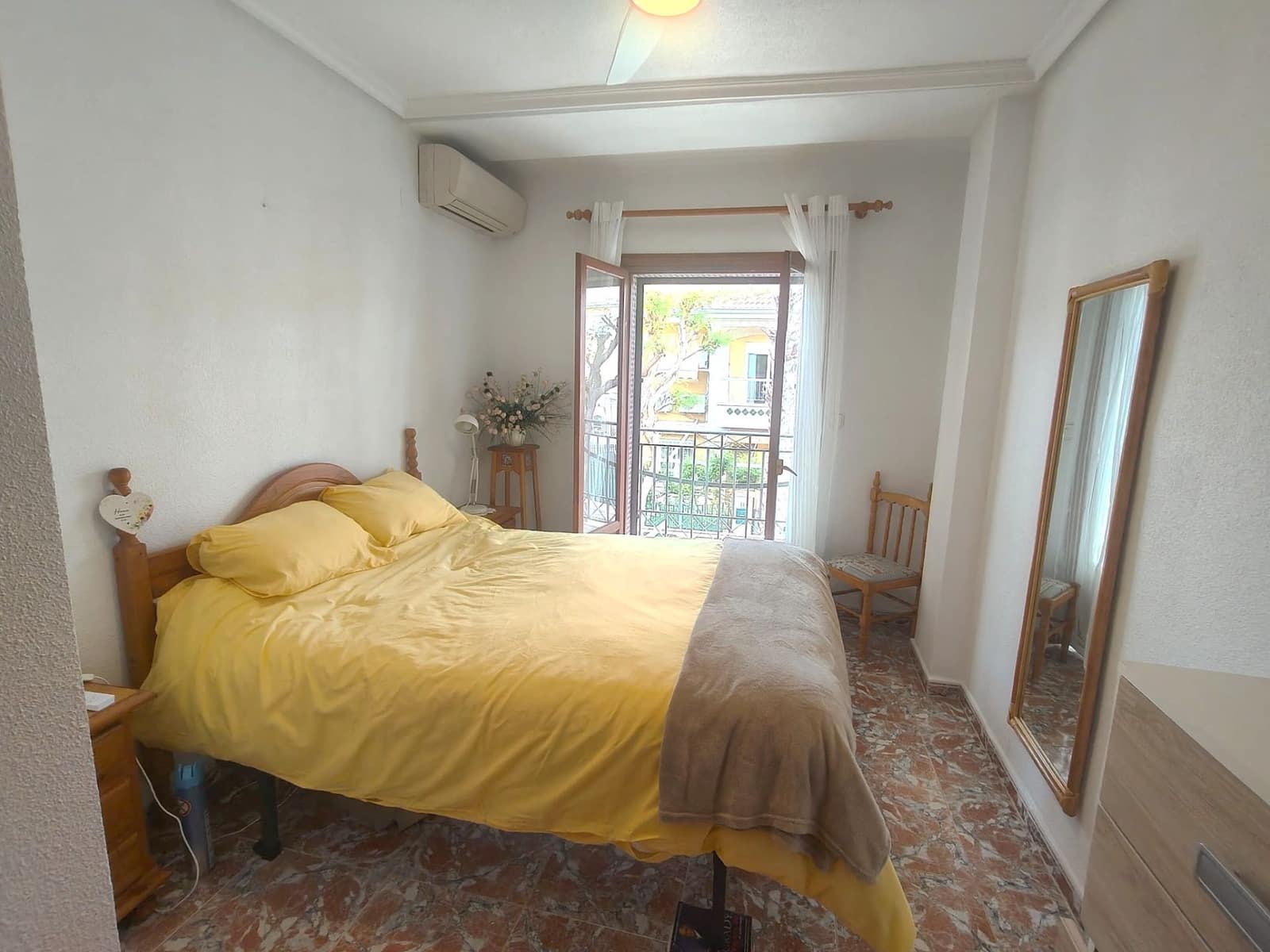 2 bedroom Bungalow for rent in Santa Pola - € 2,000 (Ref: 9972905)