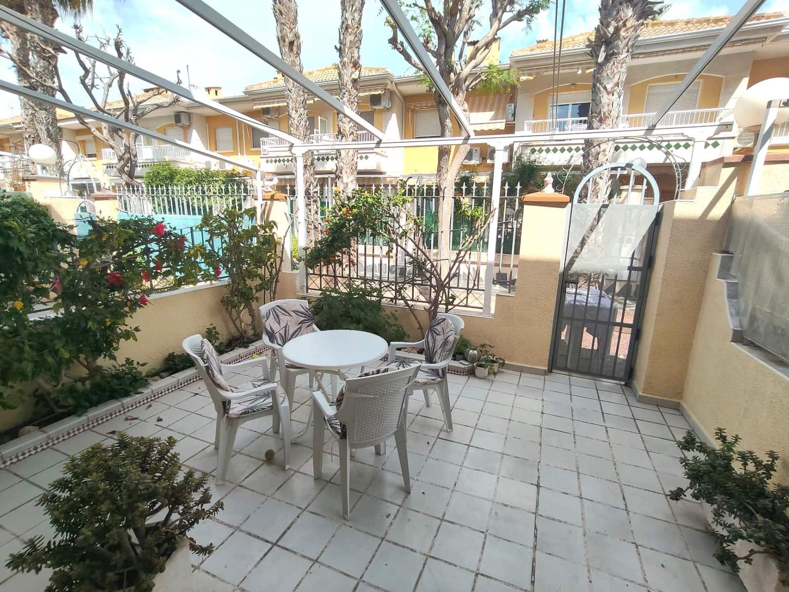 2 bedroom Bungalow for rent in Santa Pola - € 2,000 (Ref: 9972905)