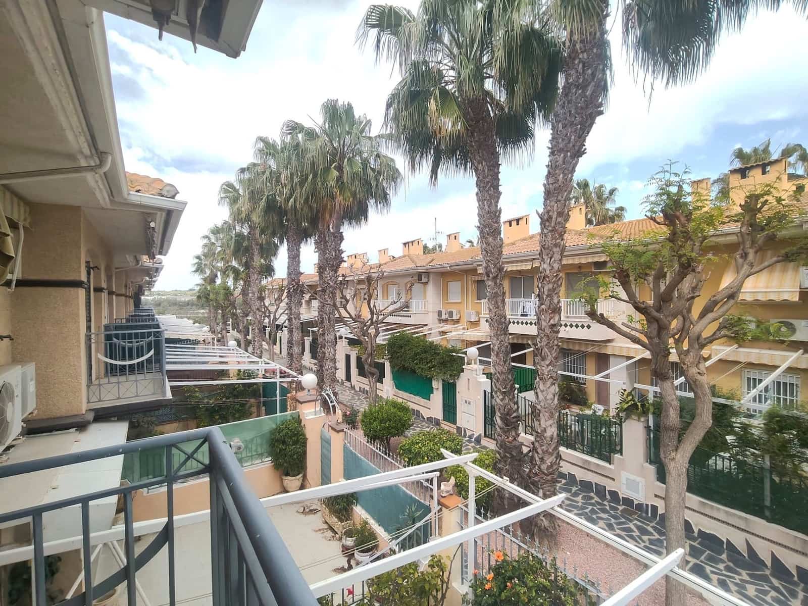 2 bedroom Bungalow for rent in Santa Pola - € 2,000 (Ref: 9972905)