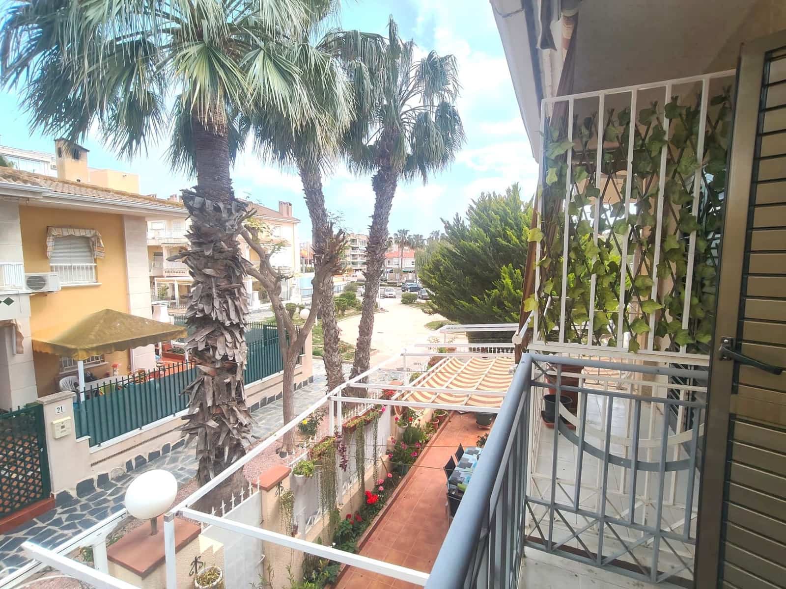 2 bedroom Bungalow for rent in Santa Pola - € 2,000 (Ref: 9972905)