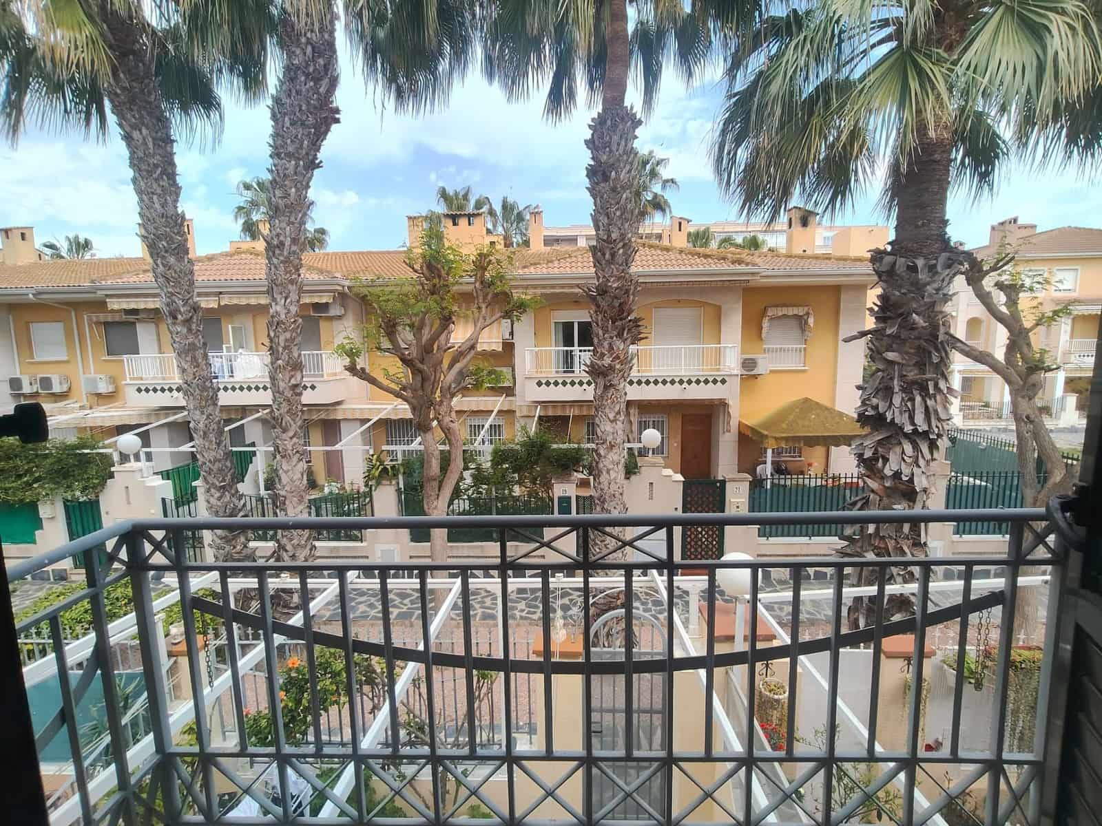 2 bedroom Bungalow for rent in Santa Pola - € 2,000 (Ref: 9972905)