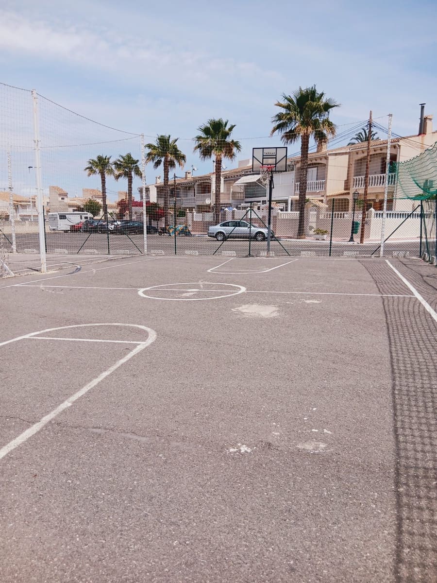 Bungalow de 2 habitaciones en Santa Pola en venta con piscina garaje - 230.000 € (Ref: 9981821)