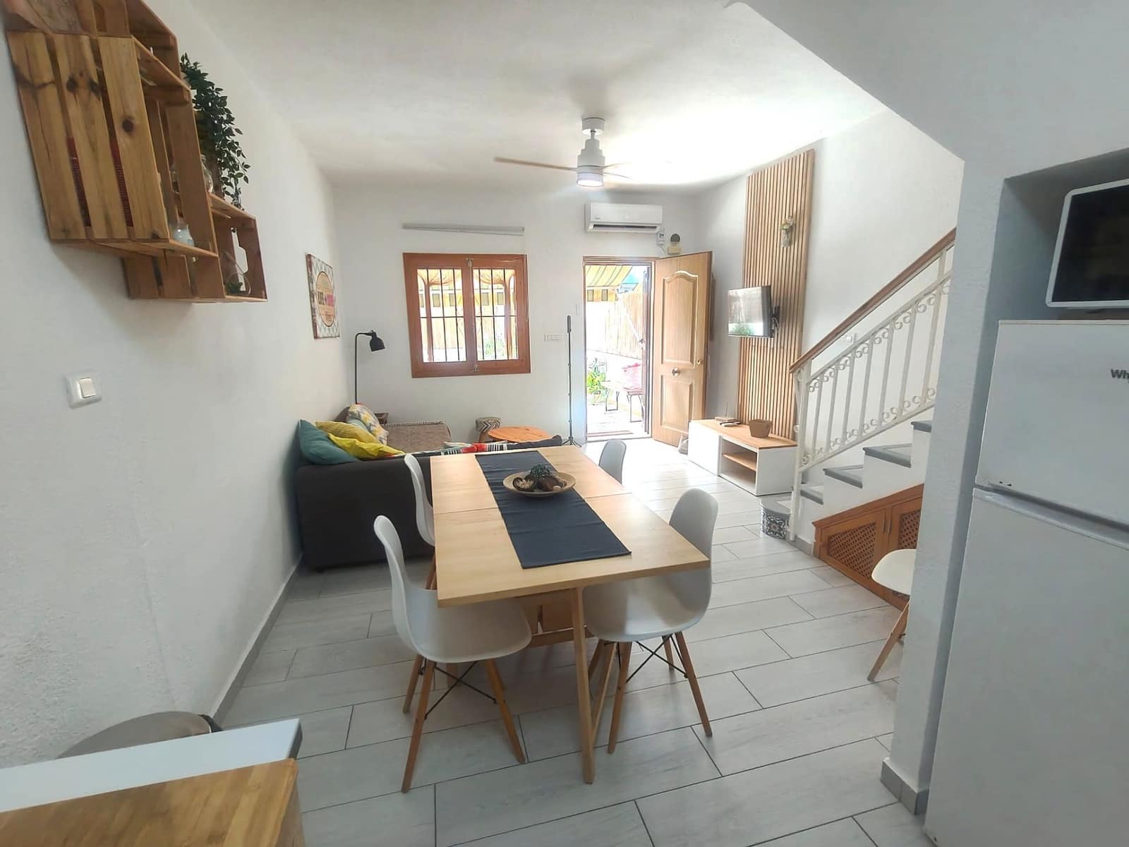 Bungalow de 2 habitaciones en Santa Pola en venta con piscina garaje - 230.000 € (Ref: 9981821)