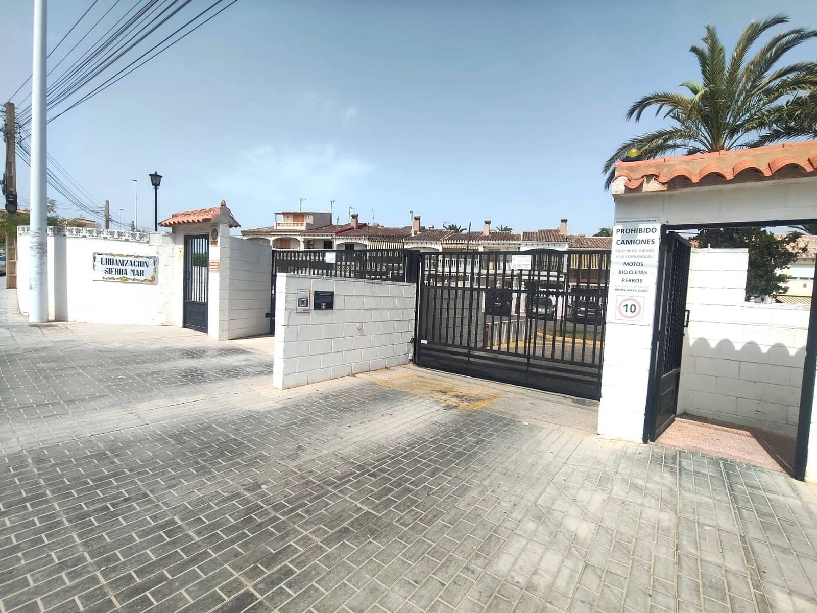 Bungalow de 2 habitaciones en Santa Pola en venta con piscina garaje - 230.000 € (Ref: 9981821)