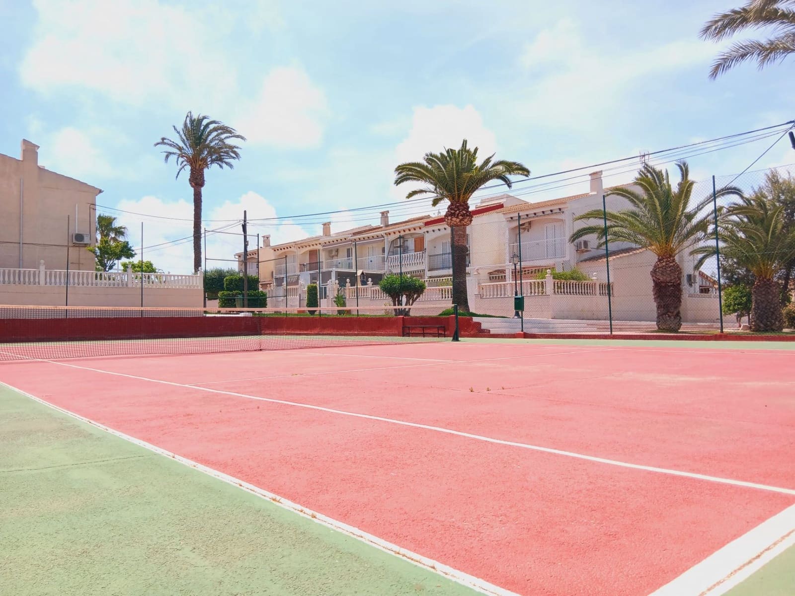 Bungalow de 2 habitaciones en Santa Pola en venta con piscina garaje - 230.000 € (Ref: 9981821)