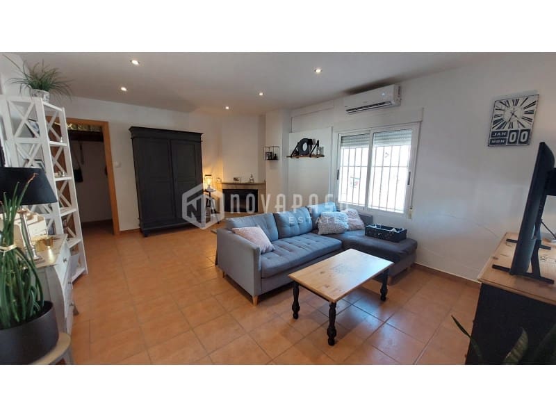 3 bedroom Villa for sale in El Altet with pool - € 375,000 (Ref: 10061698)