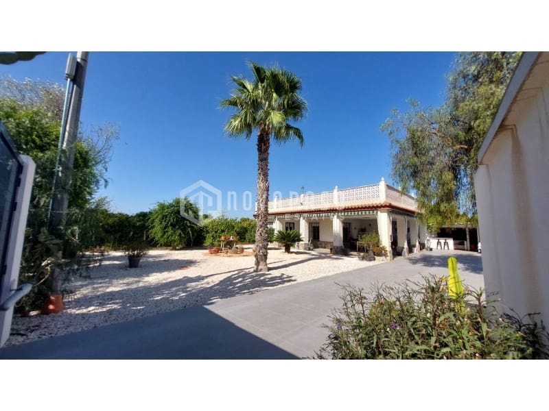 3 bedroom Villa for sale in El Altet with pool - € 375,000 (Ref: 10061698)