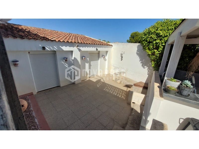 3 bedroom Villa for sale in El Altet with pool - € 375,000 (Ref: 10061698)