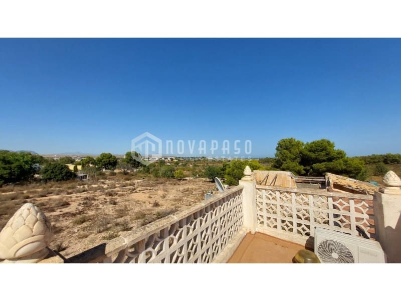 3 bedroom Villa for sale in El Altet with pool - € 375,000 (Ref: 10061698)