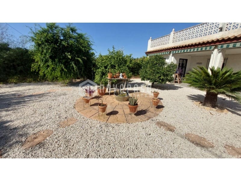 3 bedroom Villa for sale in El Altet with pool - € 375,000 (Ref: 10061698)