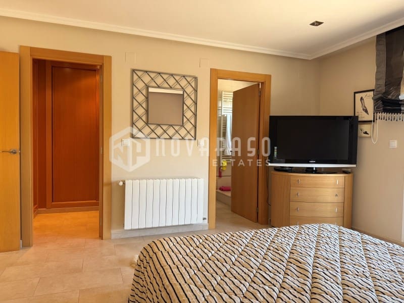 6 soverom Villa til salgs i Monforte del Cid med svømmebasseng - € 695 000 (Ref: 10146723)