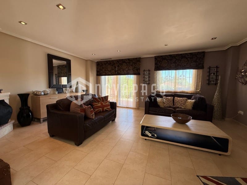 6 soverom Villa til salgs i Monforte del Cid med svømmebasseng - € 695 000 (Ref: 10146723)
