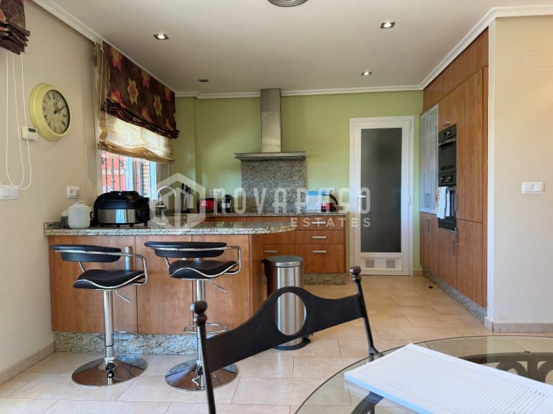 6 soverom Villa til salgs i Monforte del Cid med svømmebasseng - € 695 000 (Ref: 10146723)
