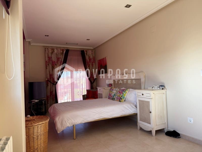 6 soverom Villa til salgs i Monforte del Cid med svømmebasseng - € 695 000 (Ref: 10146723)