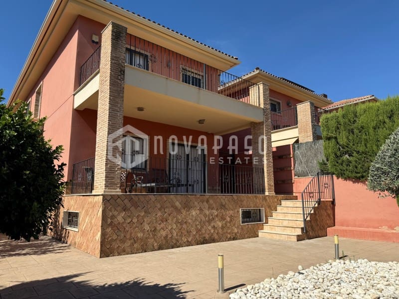 6 soverom Villa til salgs i Monforte del Cid med svømmebasseng - € 695 000 (Ref: 10146723)