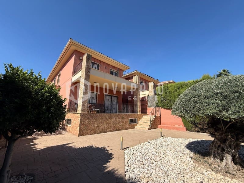 6 soverom Villa til salgs i Monforte del Cid med svømmebasseng - € 695 000 (Ref: 10146723)