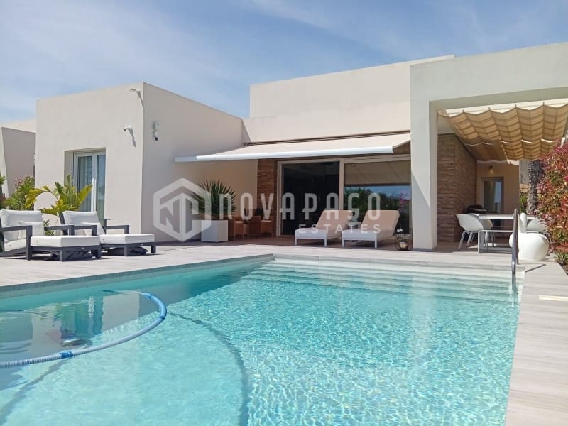 2 bedroom Villa for sale in Algorfa with pool - € 660,000 (Ref: 8986252)