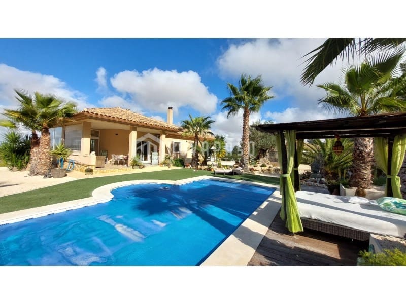 2 bedroom Villa for sale in Abanilla with pool garage - € 475,000 (Ref: 9446672)