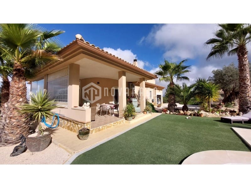 2 bedroom Villa for sale in Abanilla with pool garage - € 475,000 (Ref: 9446672)