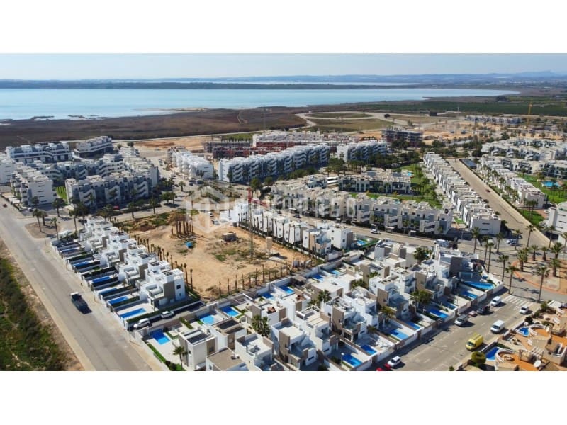 2 Zimmer Penthouse zu verkaufen in Guardamar del Segura mit Pool - 375.000 € (Ref: 9625592)