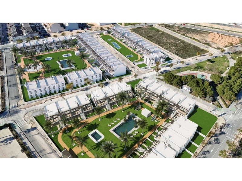 2 bedroom Bungalow for sale in Pinar de Campoverde with pool - € 296,000 (Ref: 9625615)