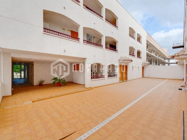 Apartamento de 2 habitaciones en Daya Vieja en venta con piscina - 146.000 € (Ref: 9625620)