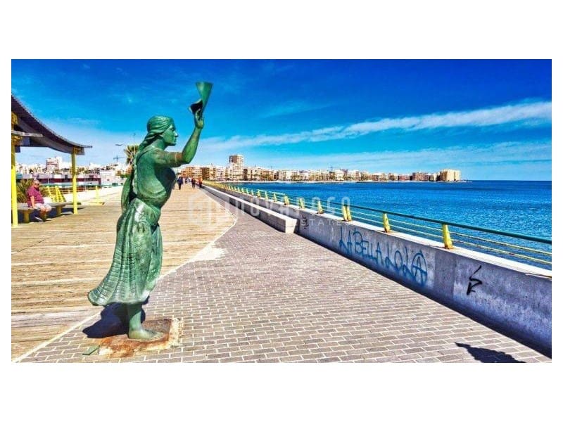 2 makuuhuone Huoneisto myytävänä paikassa Torrevieja mukana uima-altaan - 319 000 € (Ref: 9625636)