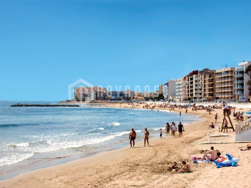 2 makuuhuone Huoneisto myytävänä paikassa Torrevieja mukana uima-altaan - 319 000 € (Ref: 9625636)