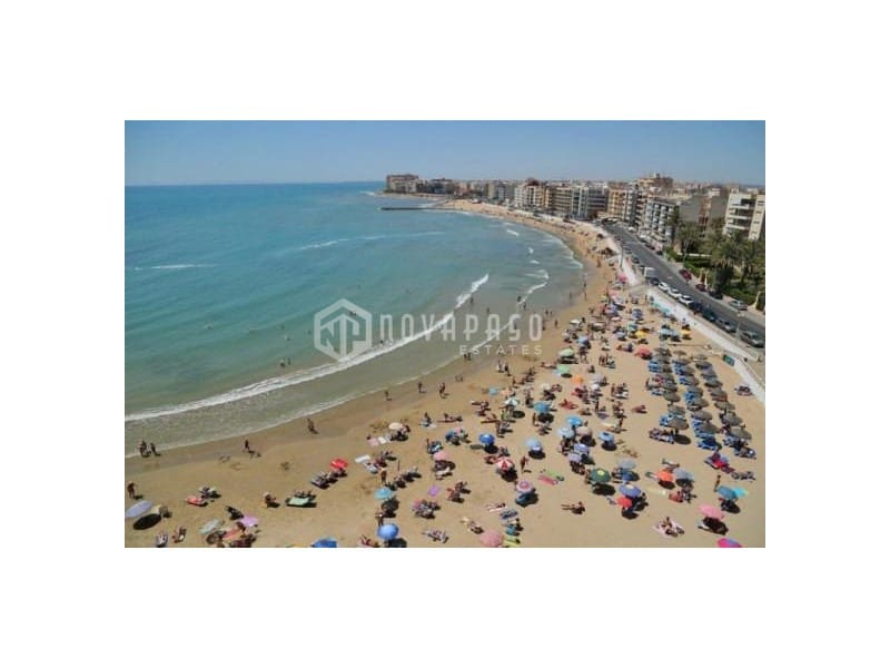 2 makuuhuone Huoneisto myytävänä paikassa Torrevieja mukana uima-altaan - 319 000 € (Ref: 9625636)