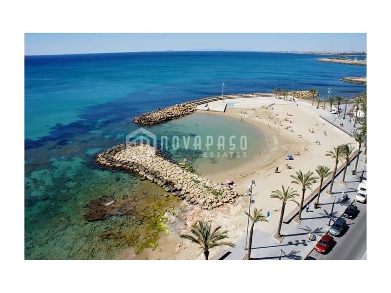 2 makuuhuone Huoneisto myytävänä paikassa Torrevieja mukana uima-altaan - 319 000 € (Ref: 9625636)