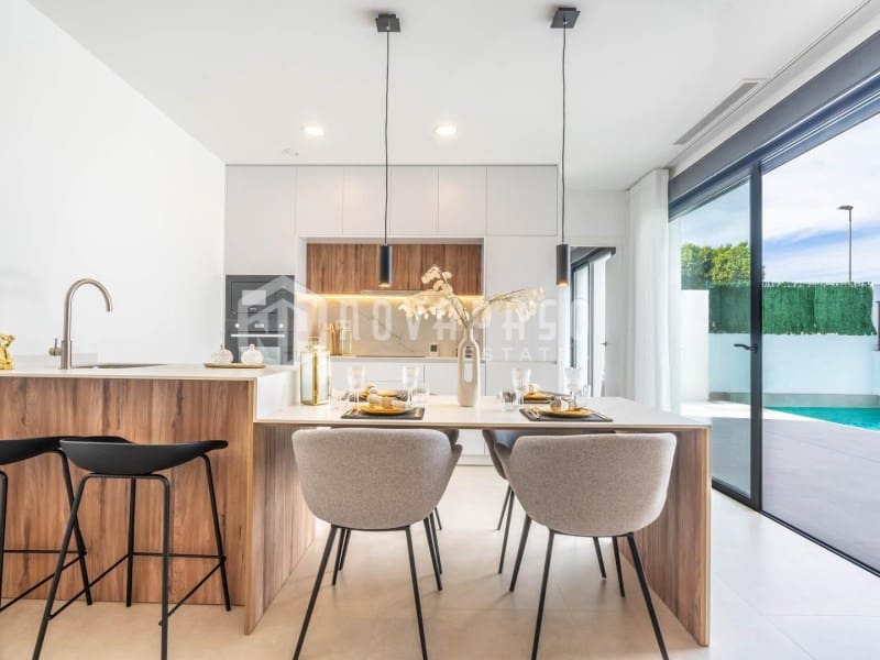 3 slaapkamer Villa te koop in Roldan met zwembad - € 399.950 (Ref: 9625640)