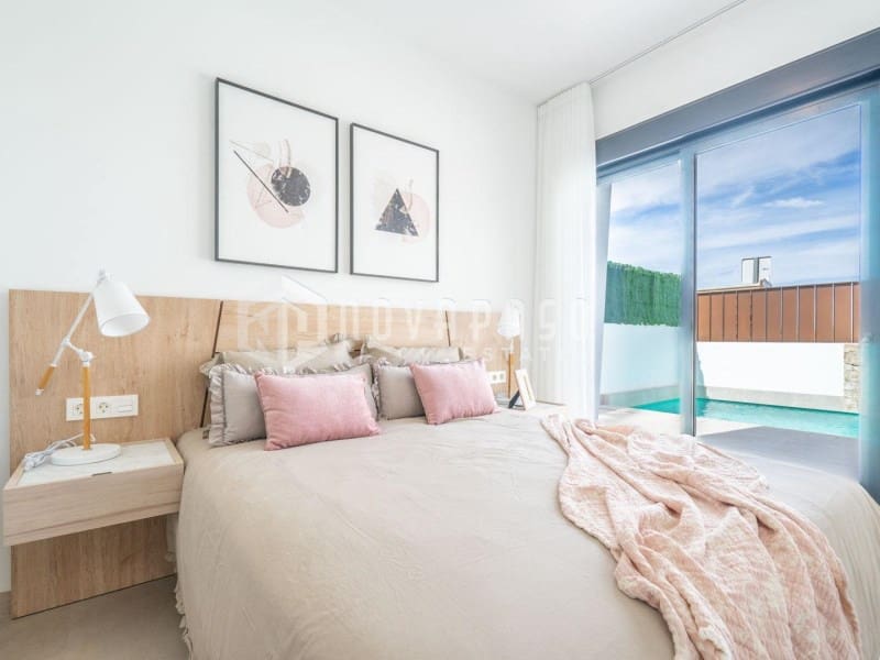 3 slaapkamer Villa te koop in Roldan met zwembad - € 399.950 (Ref: 9625640)