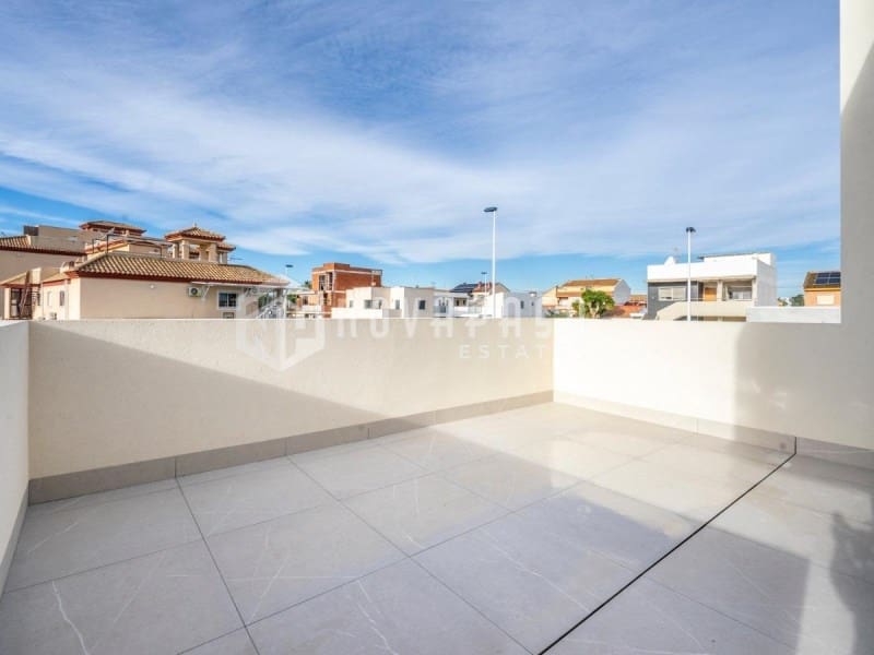 3 makuuhuone Huvila myytävänä paikassa Roldan mukana uima-altaan - 415 950 € (Ref: 9625640)