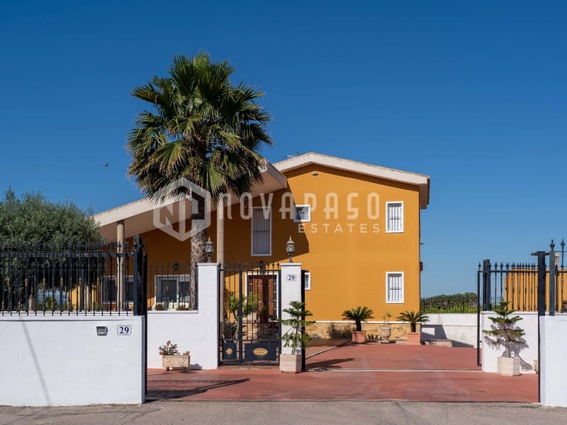 5 bedroom Finca/Country House for sale in Orihuela - € 675,000 (Ref: 9972999)