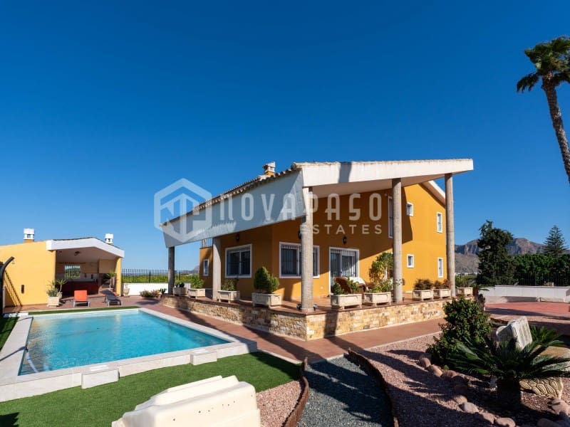 5 bedroom Finca/Country House for sale in Orihuela - € 675,000 (Ref: 9972999)